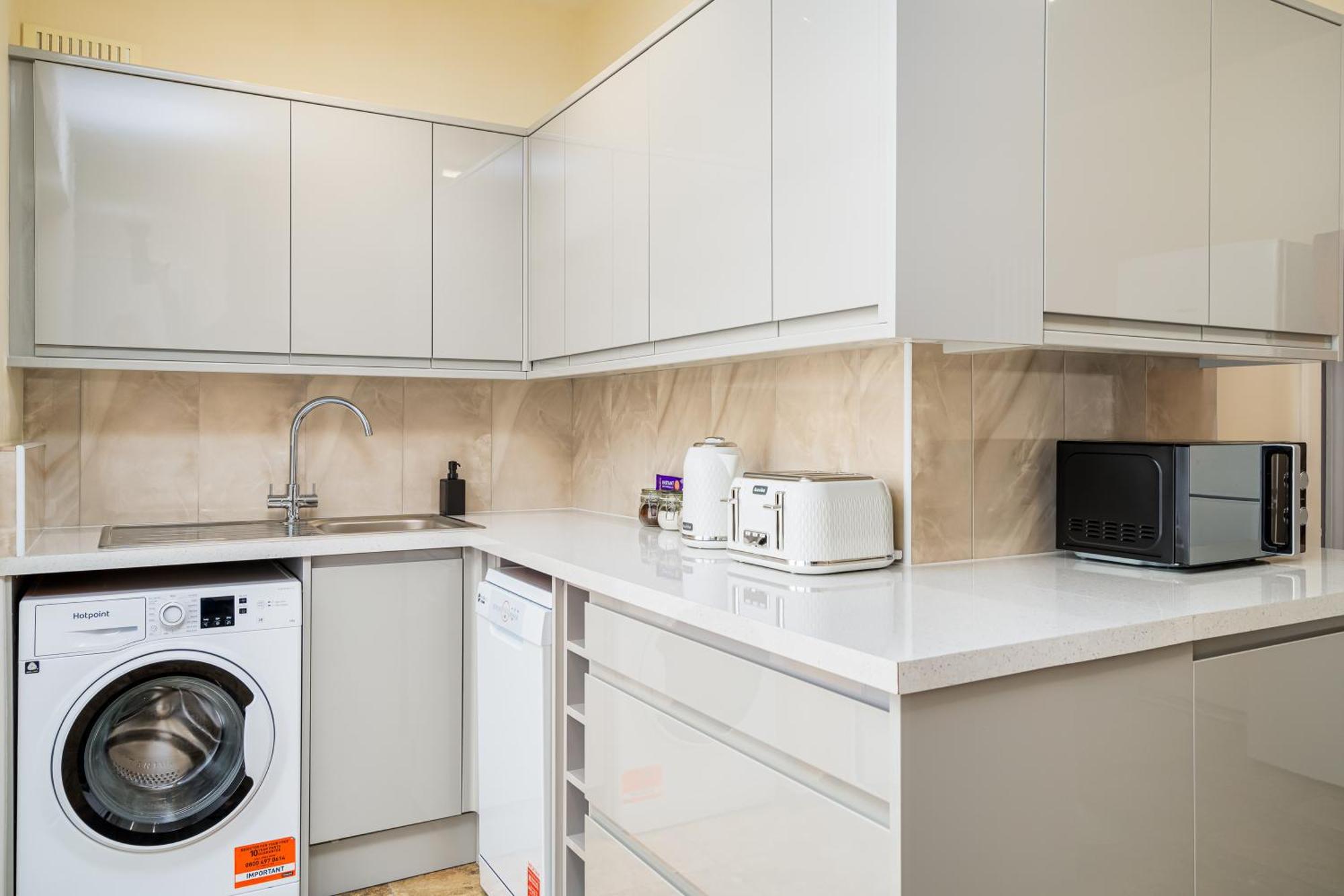 Homely And Stylish Apartment With A Garden In East Finchley ลอนดอน ภายนอก รูปภาพ