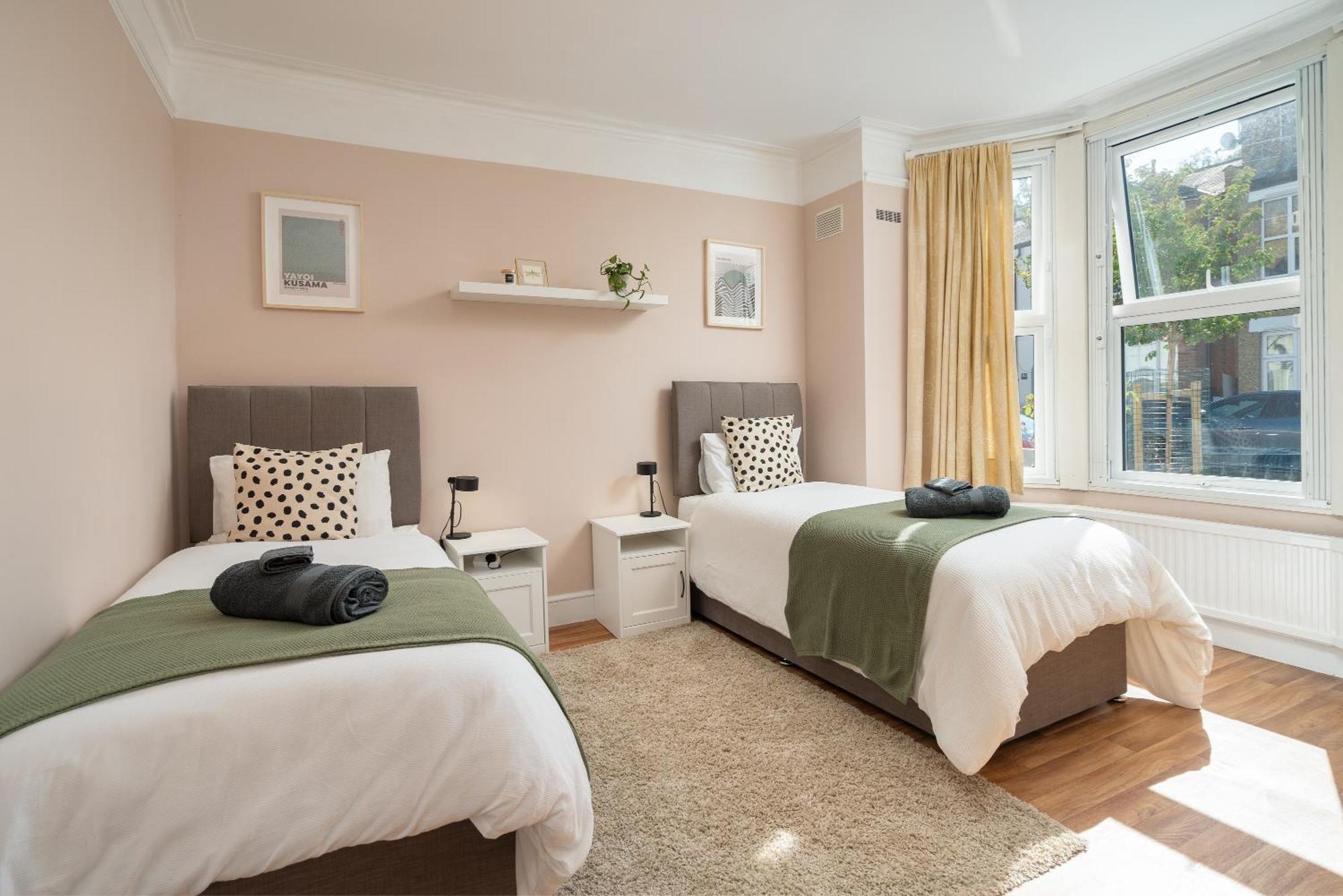 Homely And Stylish Apartment With A Garden In East Finchley ลอนดอน ภายนอก รูปภาพ